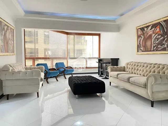 Apartamento com 250m² 3 quartos e 2 banheiros, à venda, no bairro Centro em Rua 1401