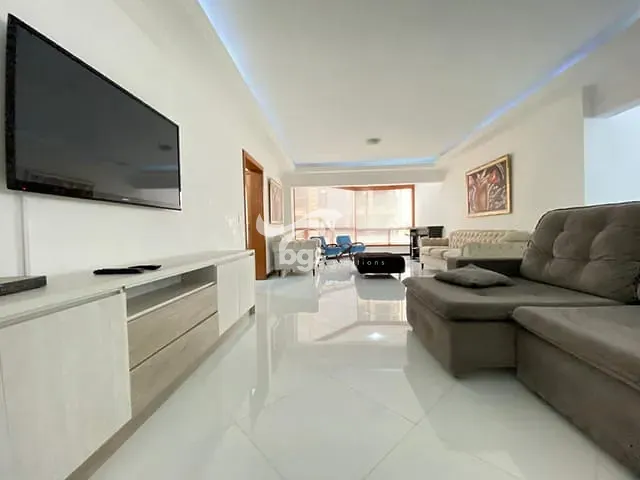 Apartamento com 250m² 3 quartos e 2 banheiros, à venda, no bairro Centro em Rua 1401