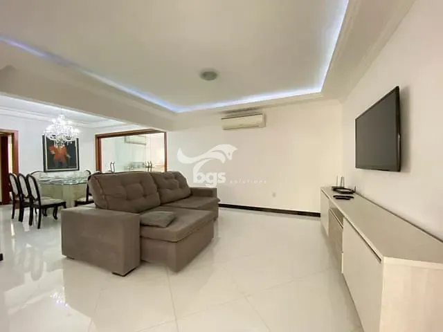 Apartamento com 250m² 3 quartos e 2 banheiros, à venda, no bairro Centro em Rua 1401