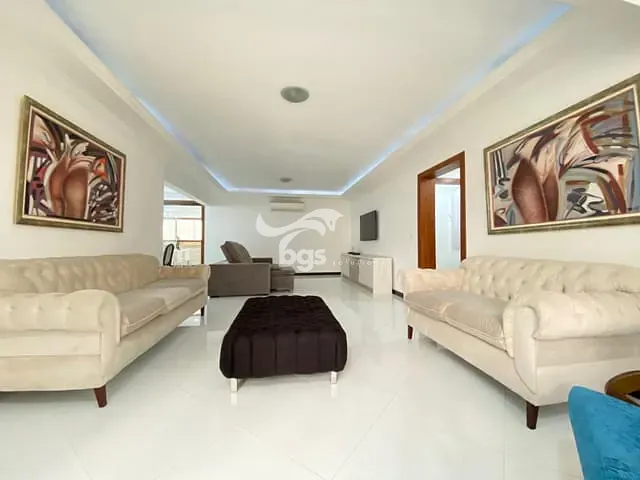 Apartamento com 250m² 3 quartos e 2 banheiros, à venda, no bairro Centro em Rua 1401