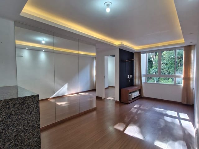 Apartamento 2 quartos e 2 banheiros, para alugar, no bairro Independência em Petrópolis