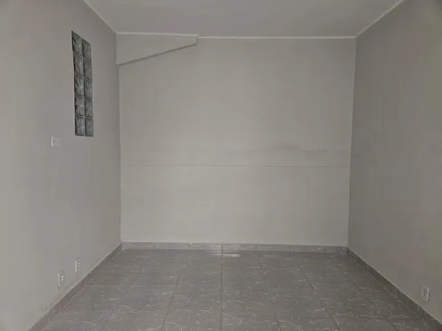 Apartamento 1 quarto e 1 banheiro, para alugar, no bairro Mosela em Petrópolis