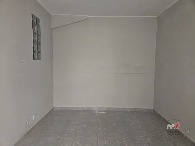 Apartamento 1 quarto e 1 banheiro, para alugar, no bairro Mosela em Petrópolis