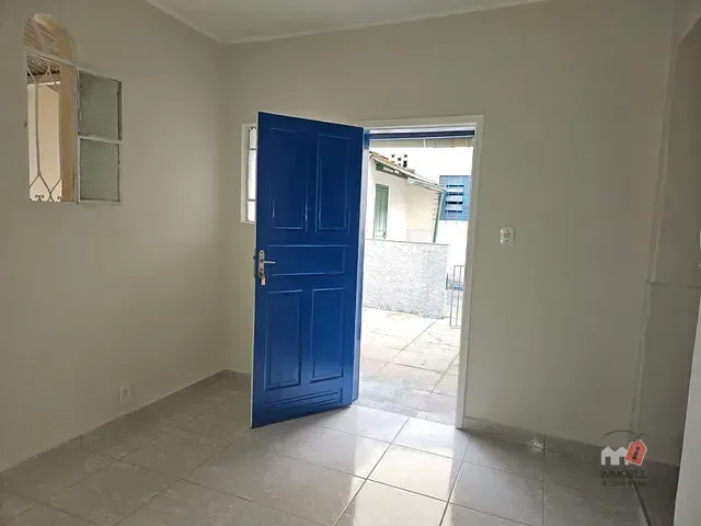 Apartamento 1 quarto e 1 banheiro, para alugar, no bairro Mosela em Petrópolis