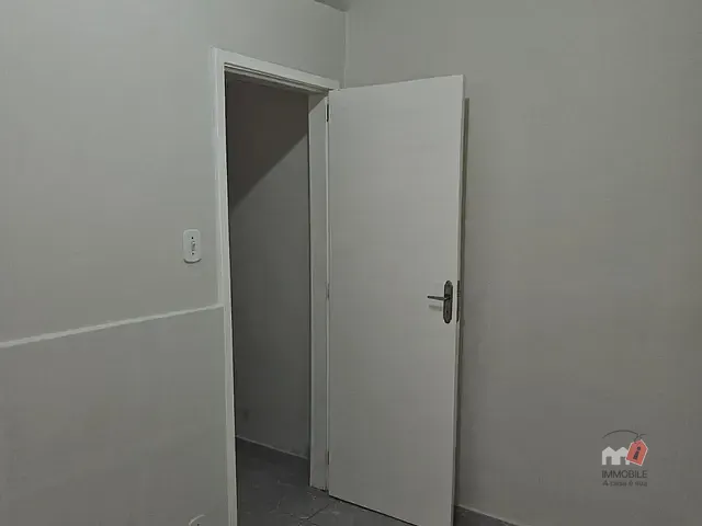Apartamento 1 quarto e 1 banheiro, para alugar, no bairro Mosela em Petrópolis