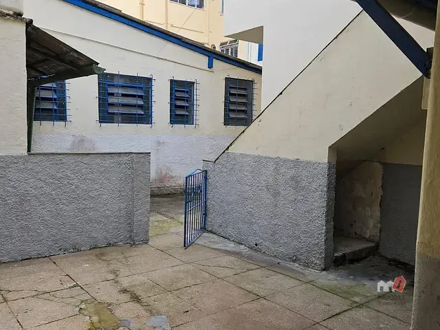Apartamento 1 quarto e 1 banheiro, para alugar, no bairro Mosela em Petrópolis
