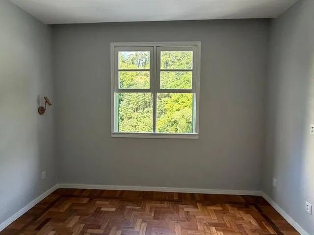 Apartamento 3 quartos e 2 banheiros, para alugar, no bairro Centro em Petrópolis