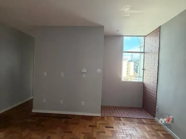 Apartamento 3 quartos e 2 banheiros, para alugar, no bairro Centro em Petrópolis