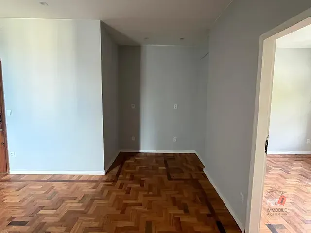 Apartamento 3 quartos e 2 banheiros, para alugar, no bairro Centro em Petrópolis
