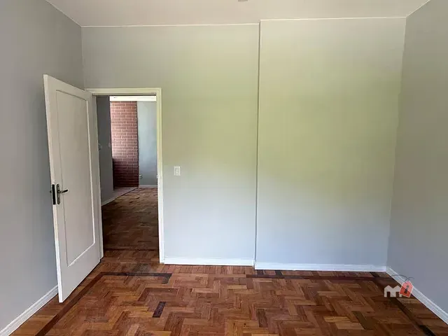 Apartamento 3 quartos e 2 banheiros, para alugar, no bairro Centro em Petrópolis