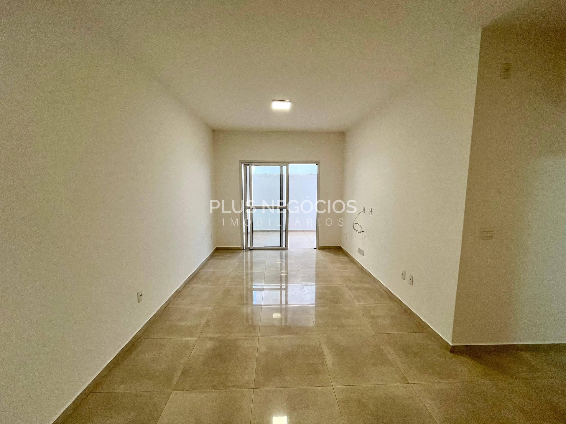 Apartamento para alugar com 3 quartos, 83m² - Foto 2