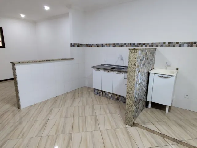 Apartamento 1 quarto e 1 banheiro, para alugar, no bairro Mosela em Petrópolis