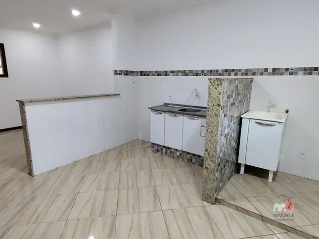 Apartamento 1 quarto e 1 banheiro, para alugar, no bairro Mosela em Petrópolis