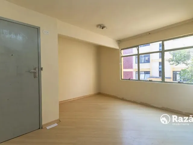 Apartamento 2 quartos e 1 banheiro, para alugar, no bairro Barreirinha em Curitiba