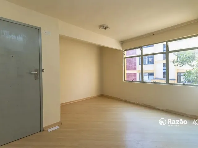 Apartamento 2 quartos e 1 banheiro, para alugar, no bairro Barreirinha em Curitiba