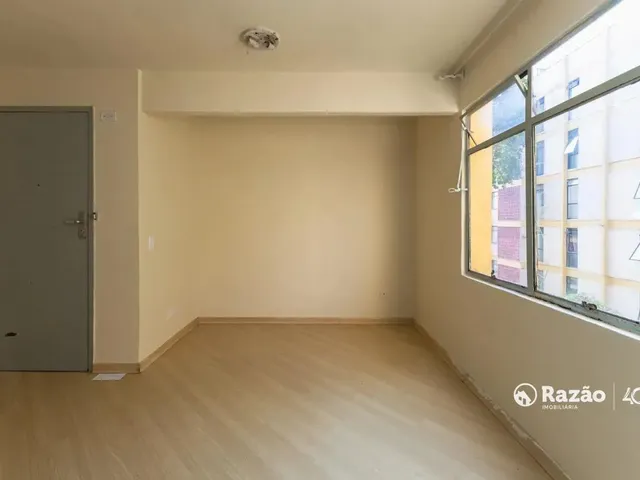 Apartamento 2 quartos e 1 banheiro, para alugar, no bairro Barreirinha em Curitiba