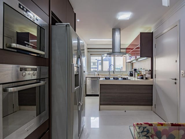 Apartamento com 206m² 4 quartos e 5 banheiros, à venda ou para alugar, no bairro Vila Romana em São Paulo