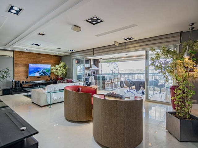 Apartamento com 206m² 4 quartos e 5 banheiros, à venda ou para alugar, no bairro Vila Romana em São Paulo