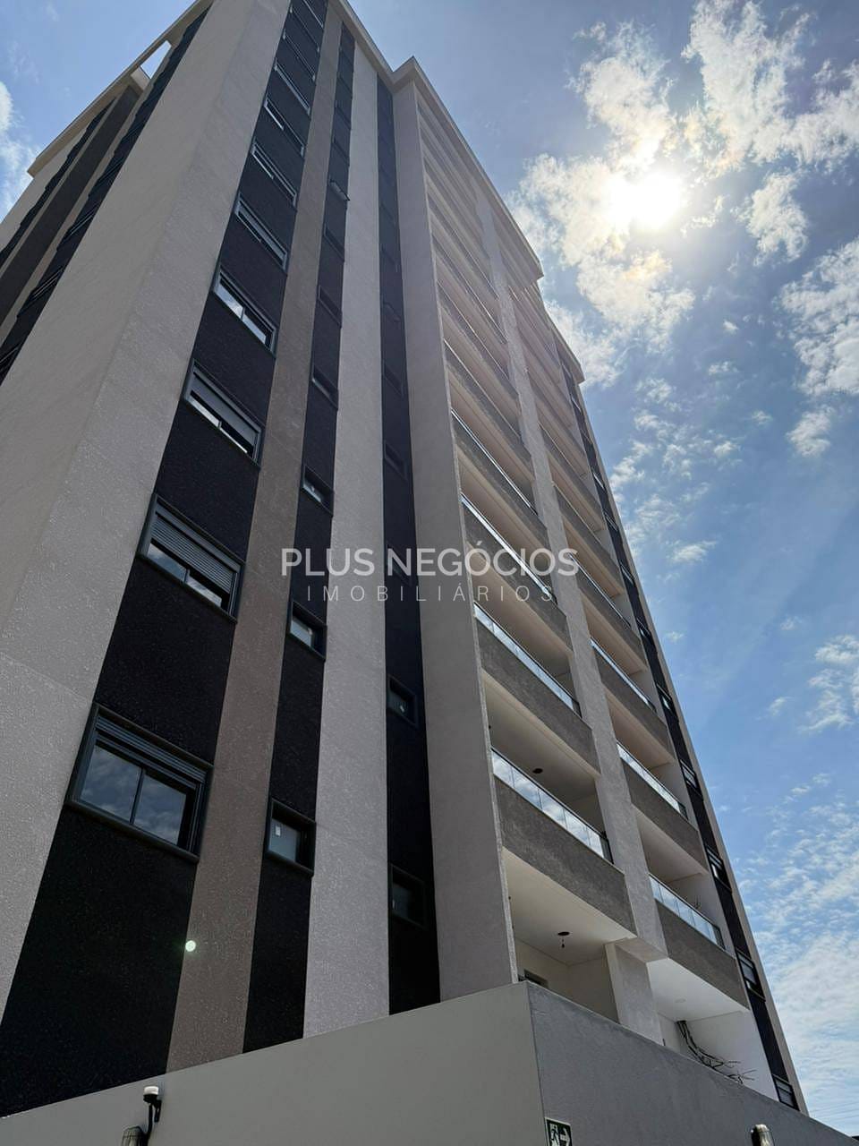 Apartamento à venda com 2 quartos, 73m² - Foto 1