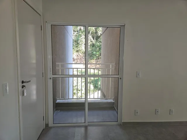 Apartamento 2 quartos e 1 banheiro, para alugar, no bairro Duarte Silveira em Petrópolis