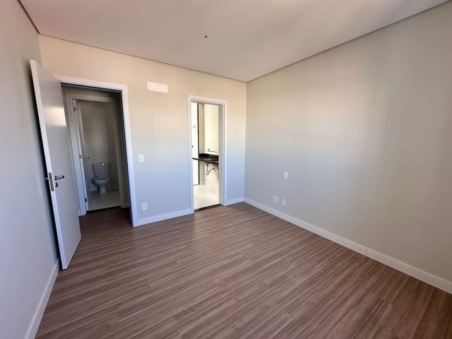 Apartamento com 137m² 3 quartos e 2 banheiros, à venda, no bairro Centro em Londrina