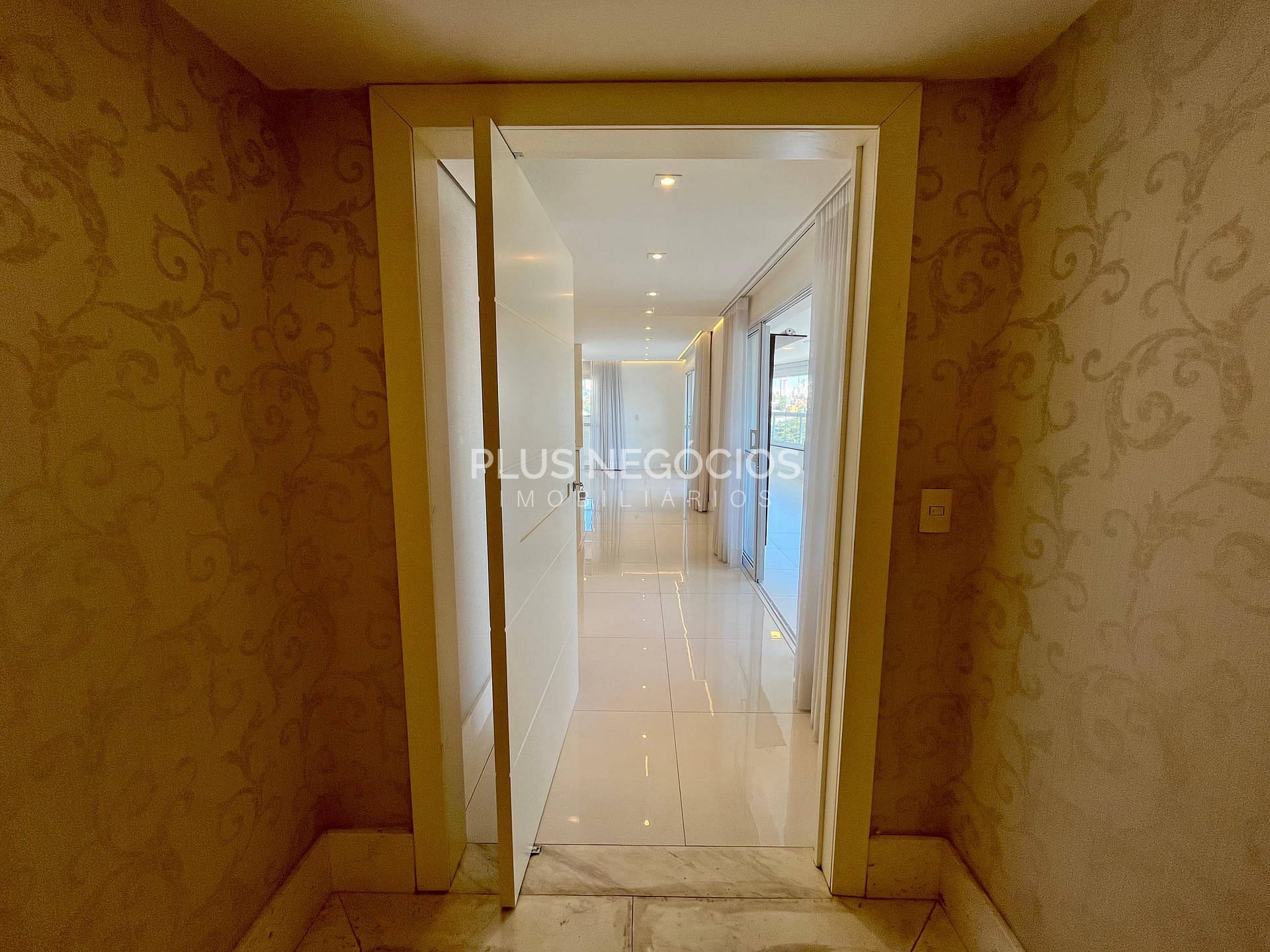 Apartamento para alugar com 4 quartos, 340m² - Foto 7