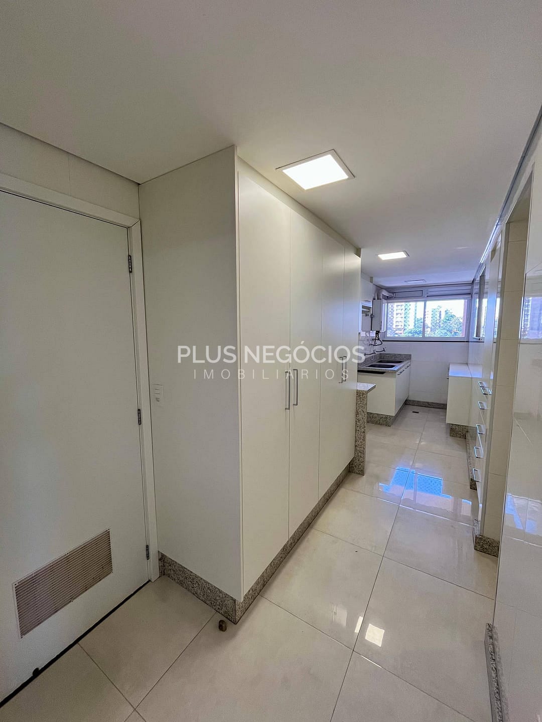 Apartamento para alugar com 4 quartos, 340m² - Foto 43