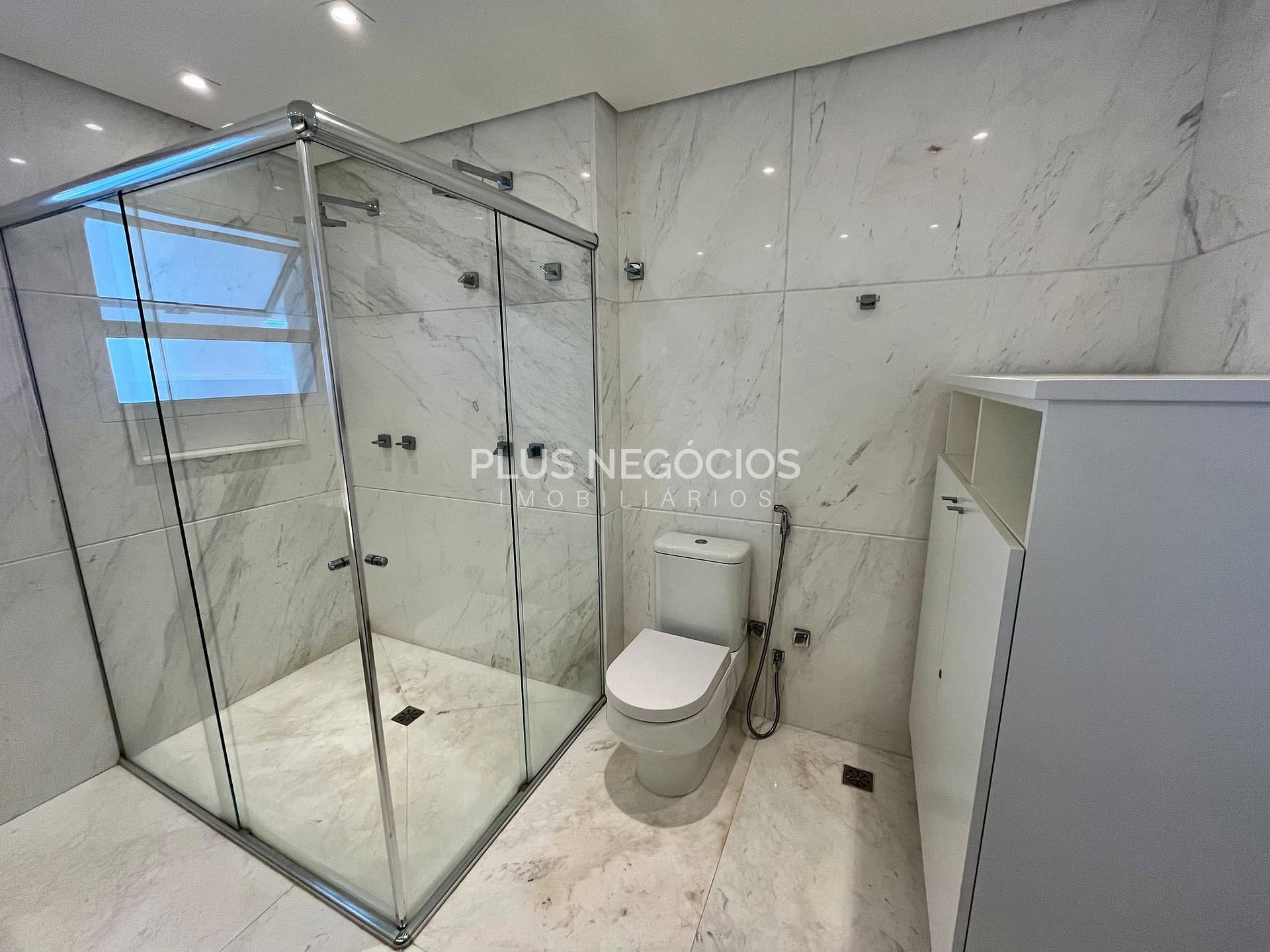 Apartamento para alugar com 4 quartos, 340m² - Foto 55