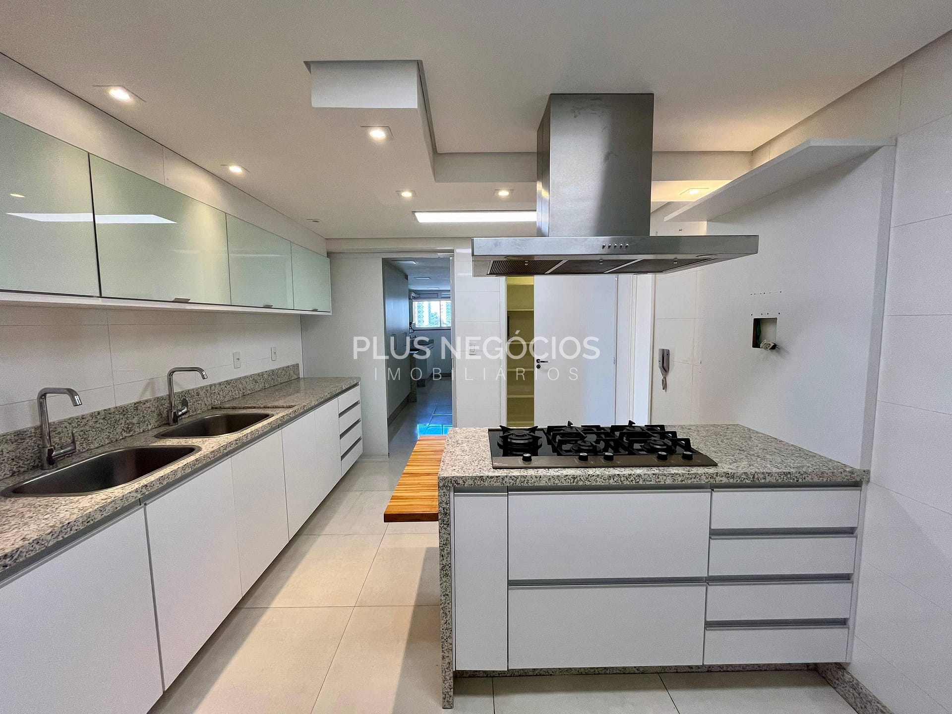 Apartamento para alugar com 4 quartos, 340m² - Foto 59