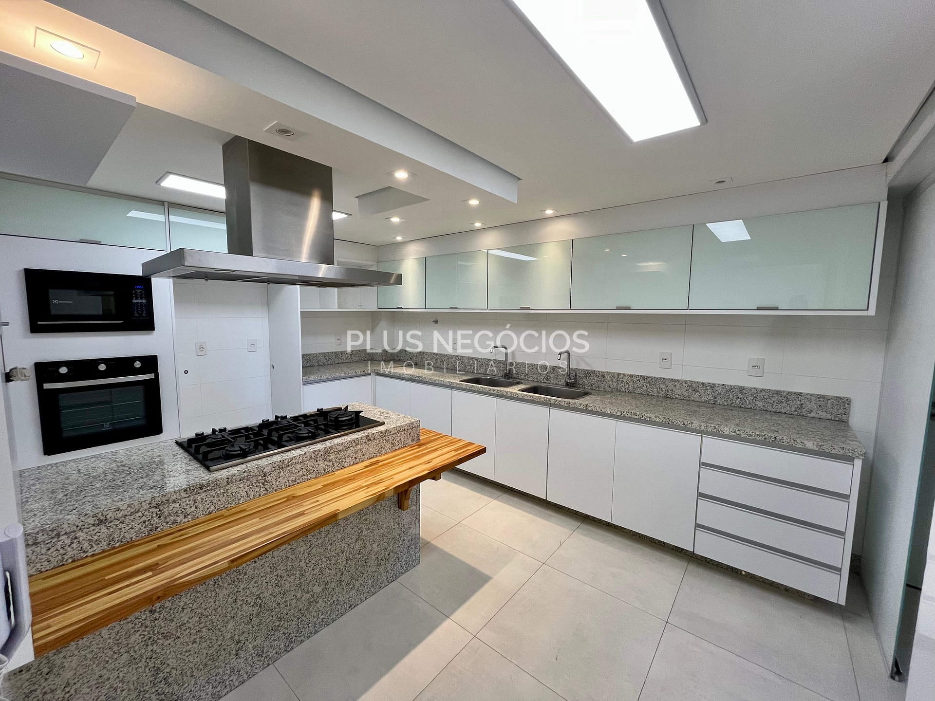 Apartamento para alugar com 4 quartos, 340m² - Foto 56