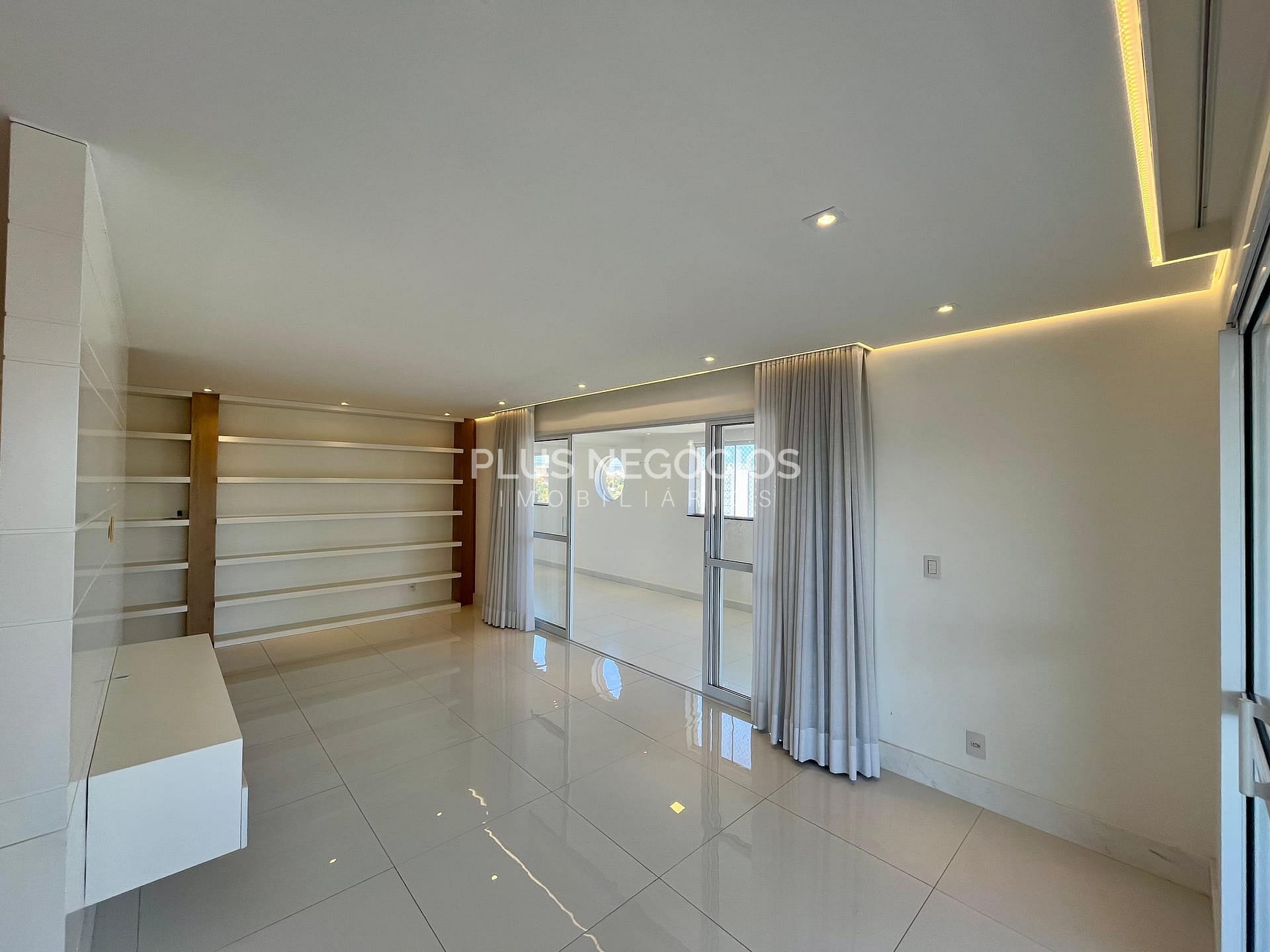 Apartamento para alugar com 4 quartos, 340m² - Foto 46