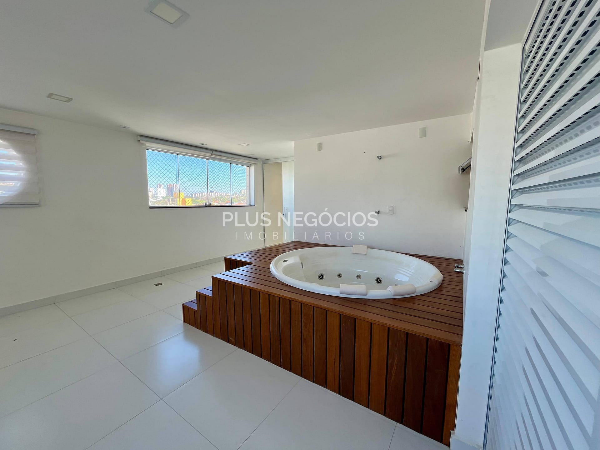 Apartamento para alugar com 4 quartos, 340m² - Foto 11