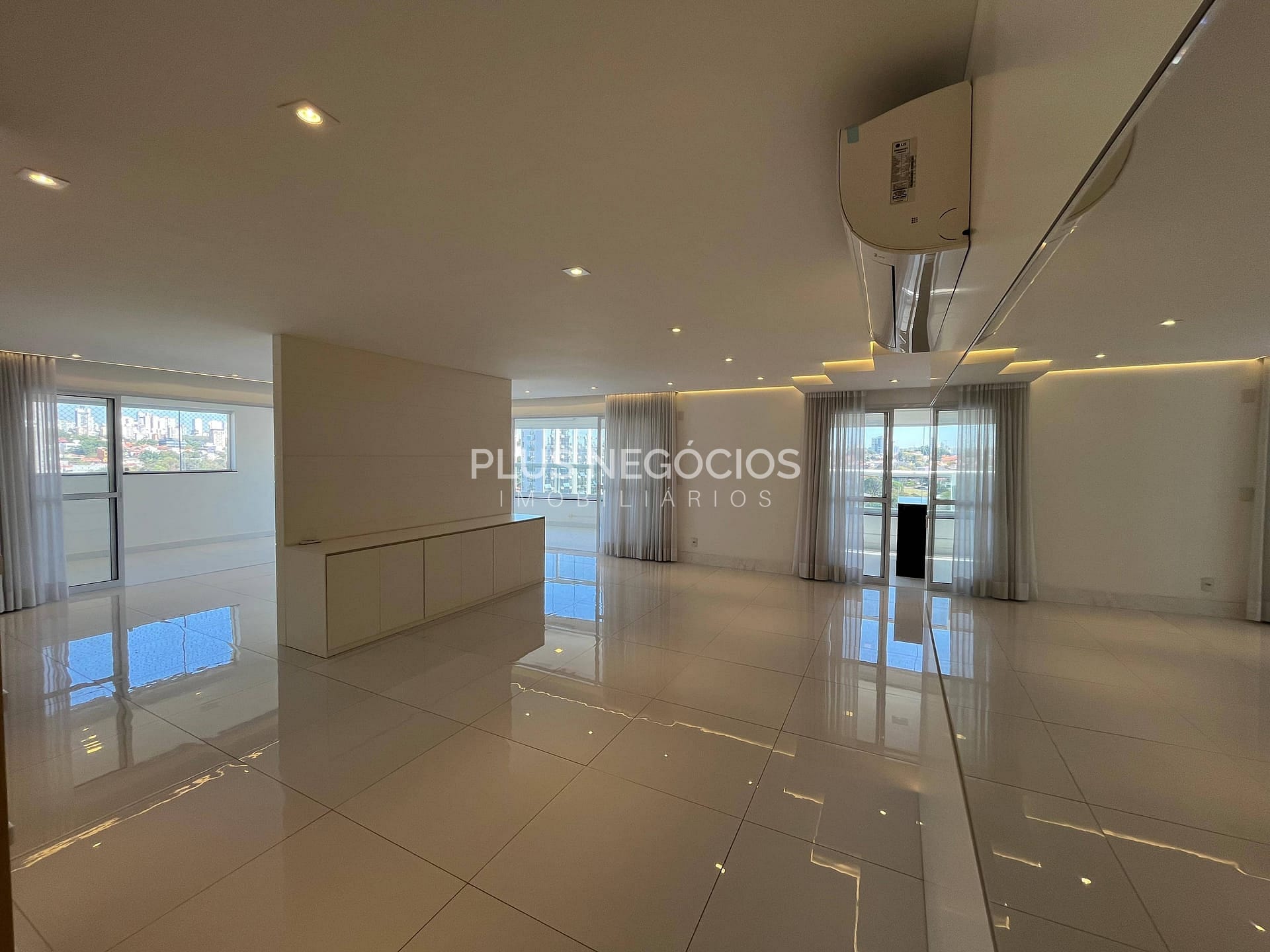 Apartamento para alugar com 4 quartos, 340m² - Foto 6