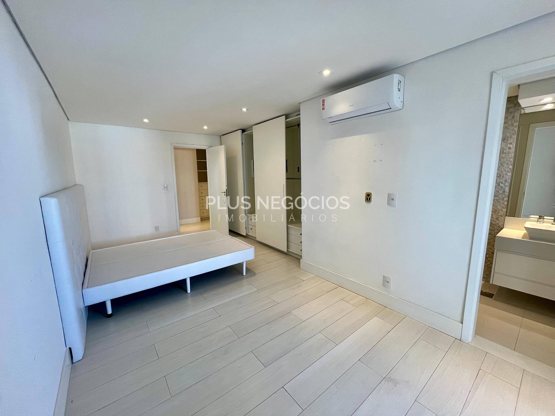 Apartamento para alugar com 4 quartos, 340m² - Foto 32