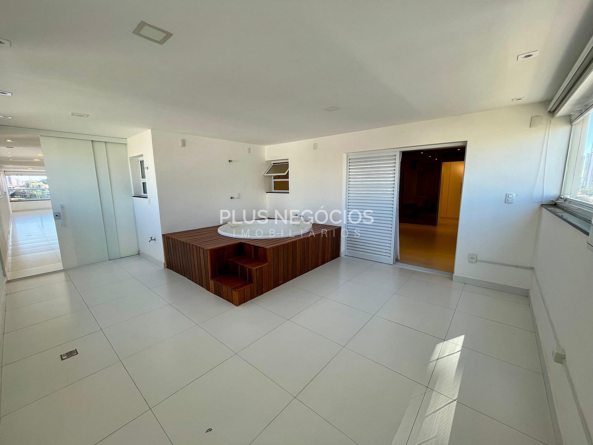 Apartamento para alugar com 4 quartos, 340m² - Foto 14
