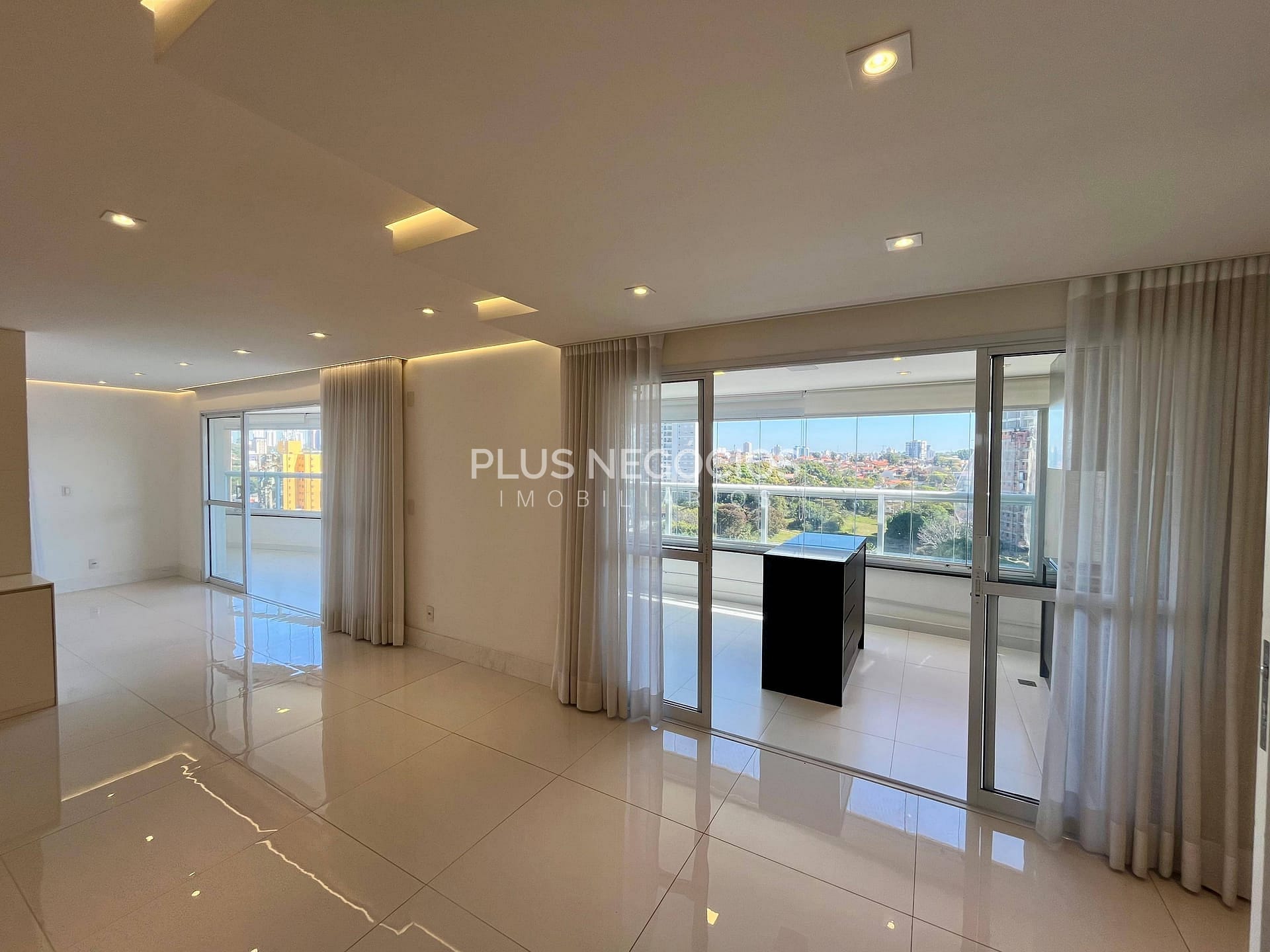 Apartamento para alugar com 4 quartos, 340m² - Foto 4