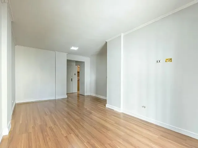 Apartamento 2 quartos e 1 banheiro, para alugar, no bairro Bigorrilho em Curitiba