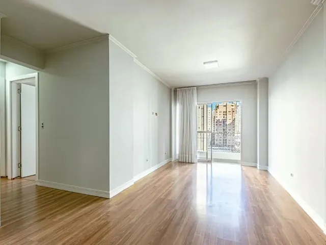 Apartamento 2 quartos e 1 banheiro, para alugar, no bairro Bigorrilho em Curitiba