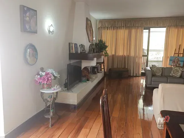 Apartamento 3 quartos e 2 banheiros, para alugar, no bairro Centro em Petrópolis