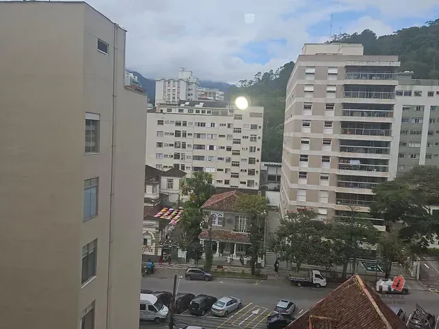 Apartamento 3 quartos e 2 banheiros, para alugar, no bairro Centro em Petrópolis