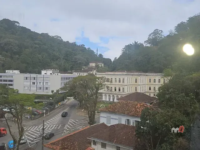 Apartamento 3 quartos e 2 banheiros, para alugar, no bairro Centro em Petrópolis