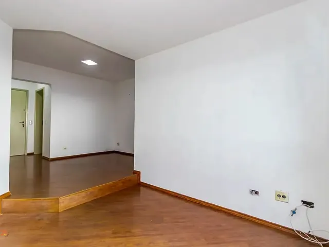 Apartamento 2 quartos e 2 banheiros, à venda, no bairro Cristo Rei em Curitiba