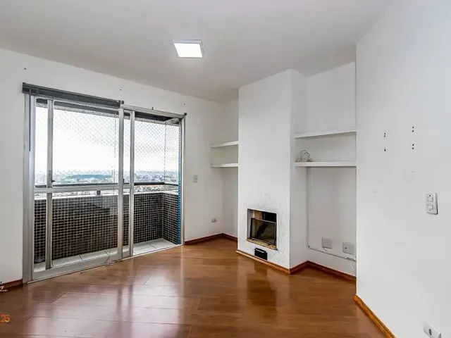 Apartamento 2 quartos e 2 banheiros, à venda, no bairro Cristo Rei em Curitiba