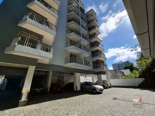 Apartamento 2 quartos e 3 banheiros, à venda ou para alugar, no bairro Coronel Veiga em Petrópolis