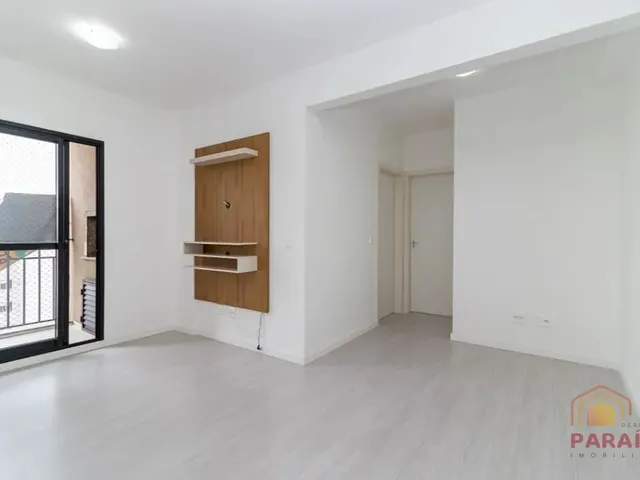 Apartamento 2 quartos e 1 banheiro, para alugar, no bairro Novo Mundo em Curitiba