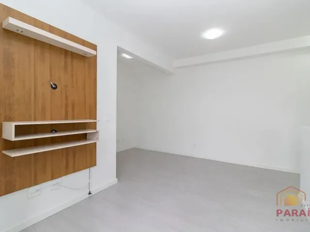Apartamento 2 quartos e 1 banheiro, para alugar, no bairro Novo Mundo em Curitiba
