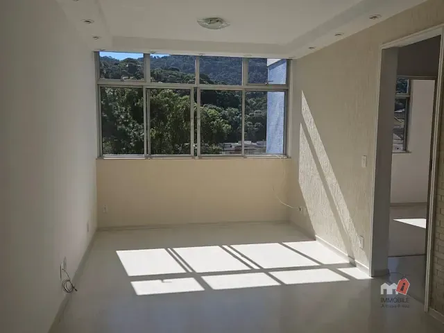 Apartamento 2 quartos e 2 banheiros, para alugar, no bairro Centro em Petrópolis