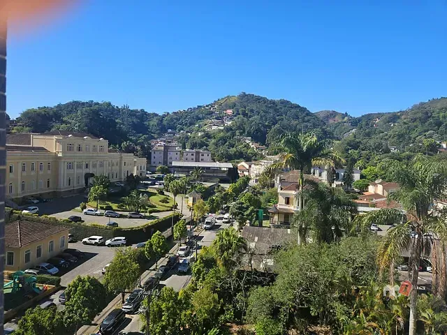 Apartamento 2 quartos e 2 banheiros, para alugar, no bairro Centro em Petrópolis