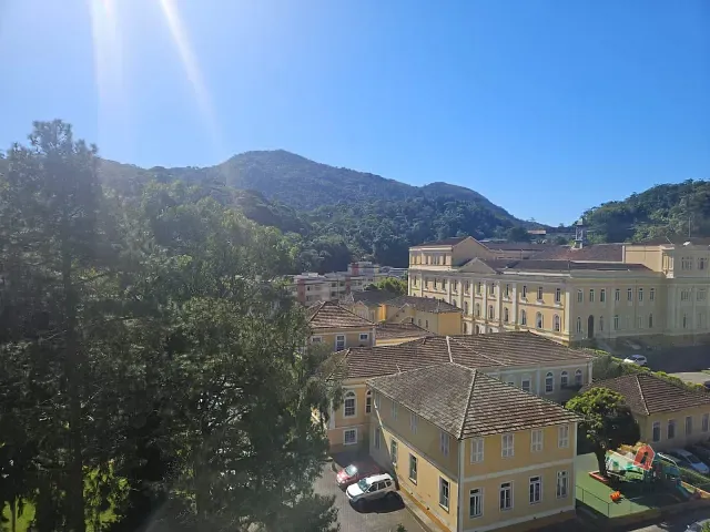 Apartamento 2 quartos e 2 banheiros, para alugar, no bairro Centro em Petrópolis