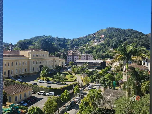 Apartamento 2 quartos e 2 banheiros, para alugar, no bairro Centro em Petrópolis